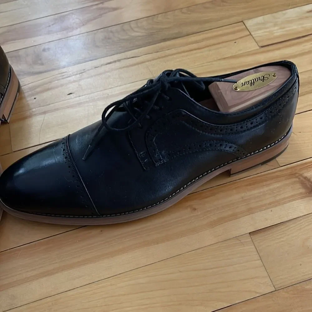 Stacy Adams Dickinson black leather tie cap toe Oxford shoe. Size 9.5.